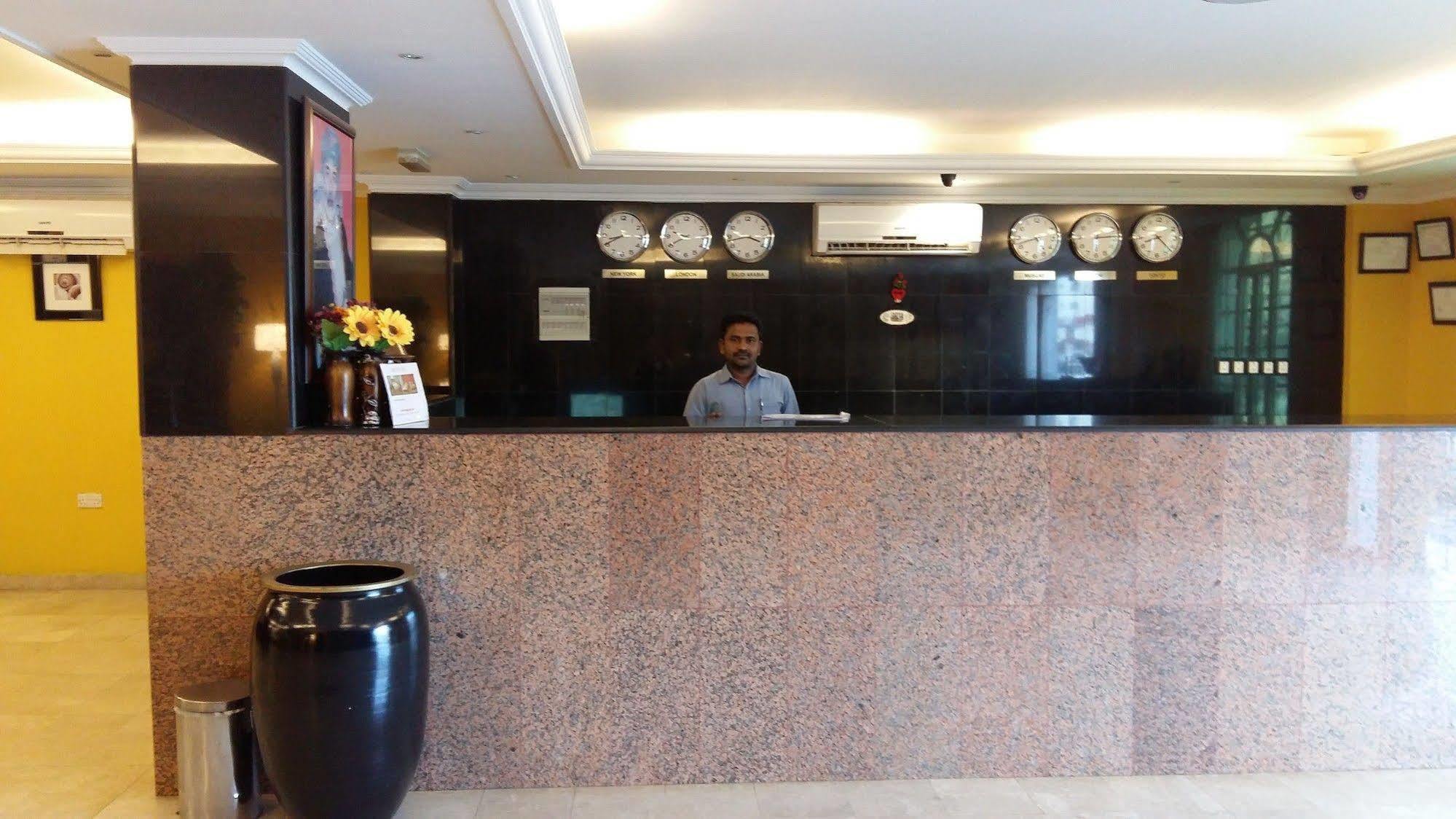 Majestic Hotel Wādī Kabīr Eksteriør bilde