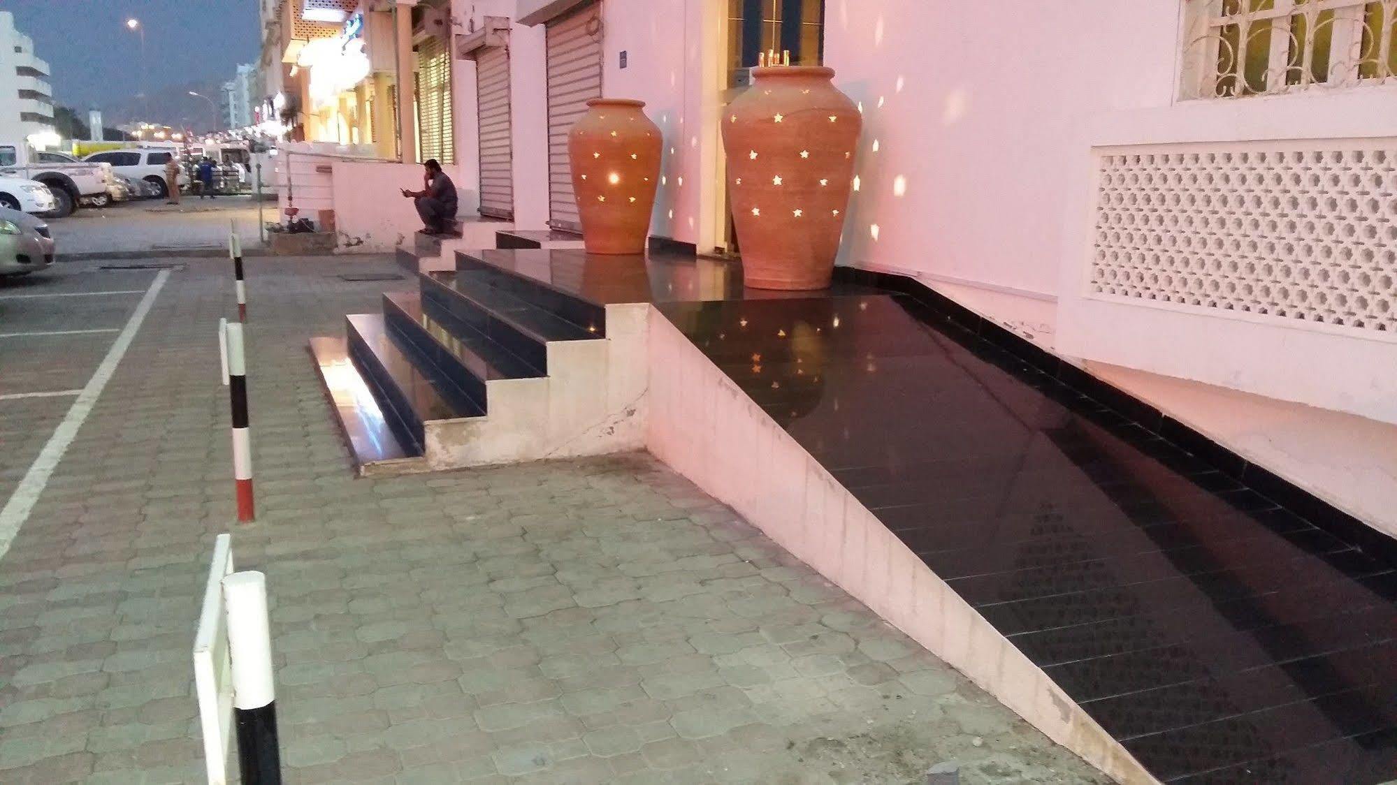 Majestic Hotel Wādī Kabīr Eksteriør bilde