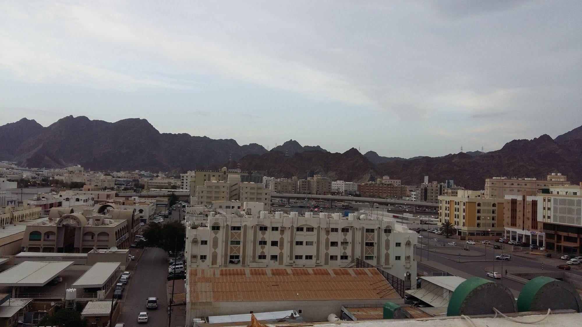 Majestic Hotel Wādī Kabīr Eksteriør bilde
